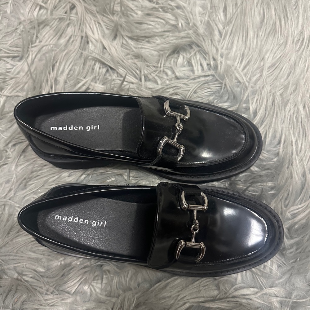 BRAND NEW Madden Girl Black Loafers with Metallic Accent